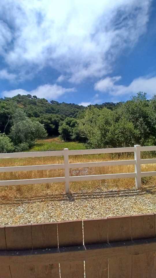 1015 Meadow Way - Photo 2 of 23