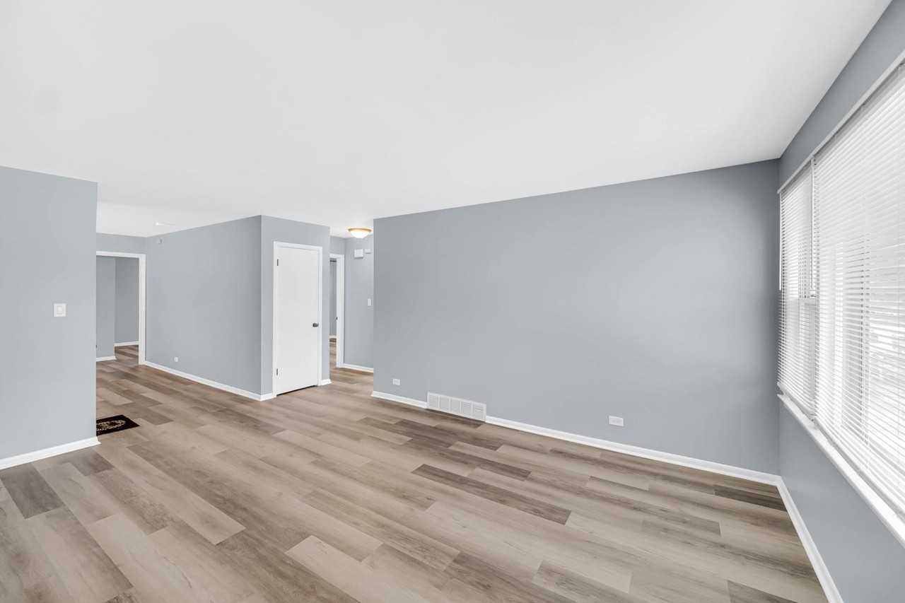 1817 171st St #2 - Photo 3 of 11