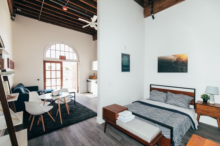 Rose on Bond - Photo 3 of 45