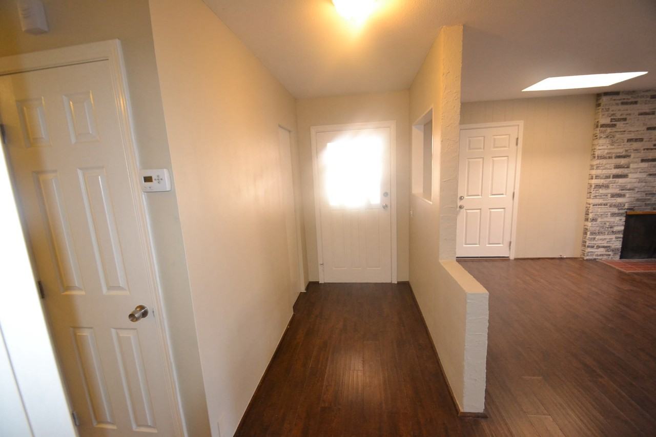 2073 E 17th St - Photo 2 of 9