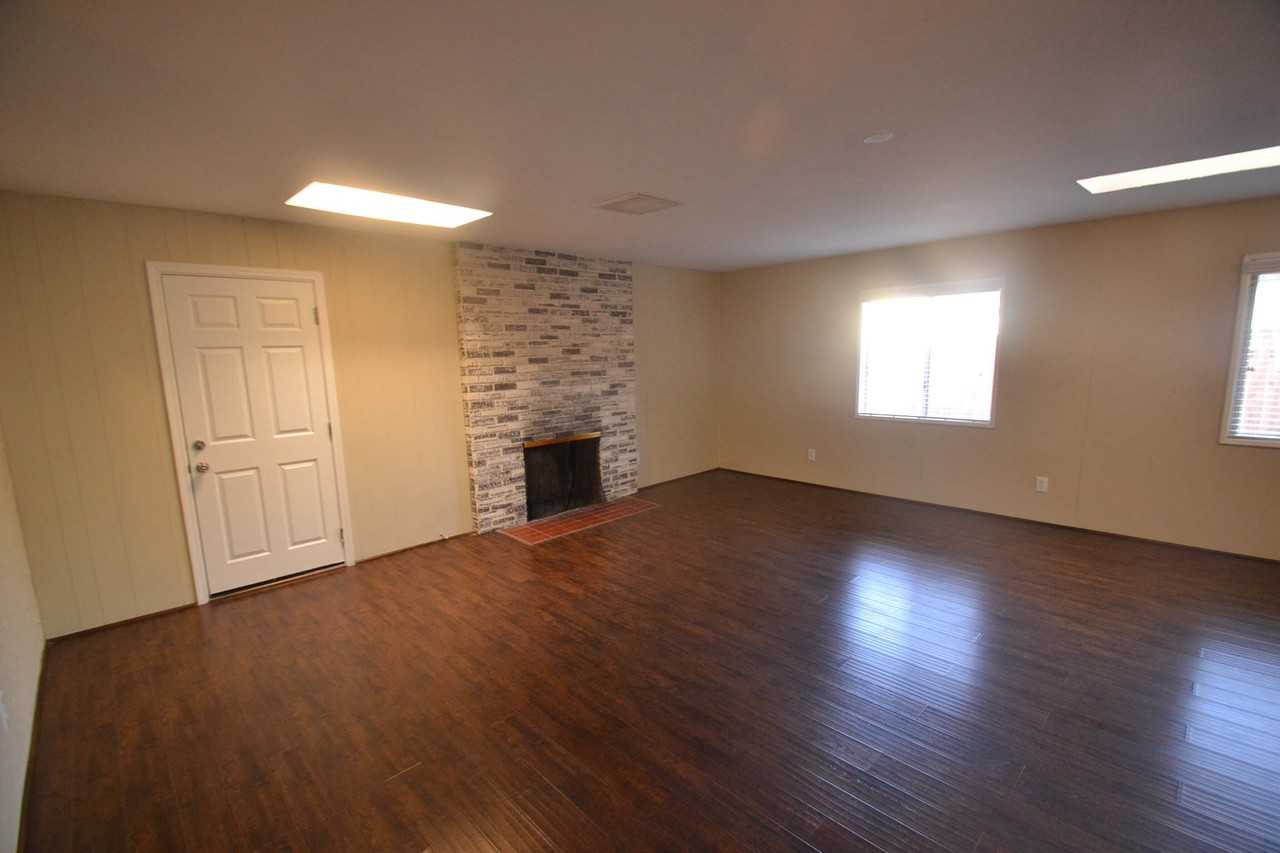 2073 E 17th St - Photo 3 of 9