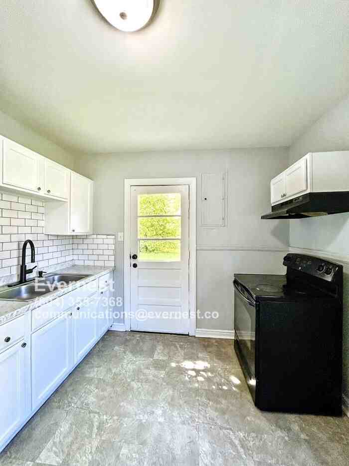 2903 Creighton Rd - Photo 3 of 30