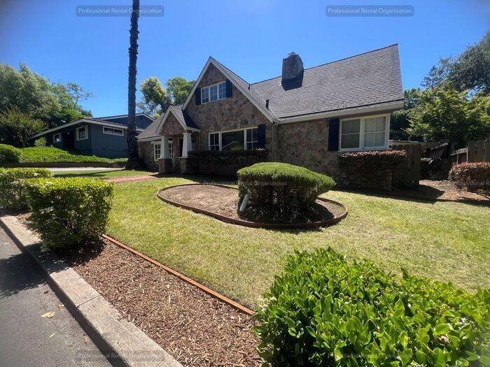 131 Stonecrest Dr - Photo 3 of 26