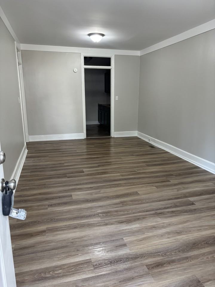 4625 Oxford Rd #4625 - Photo 2 of 12