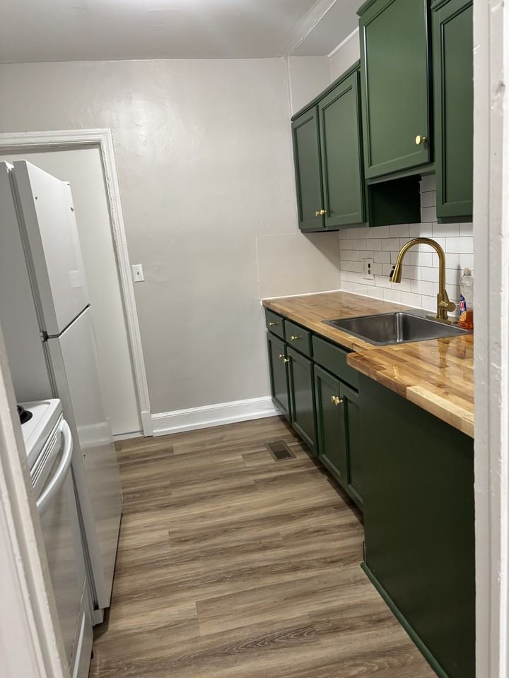 4625 Oxford Rd #4625 - Photo 6 of 12