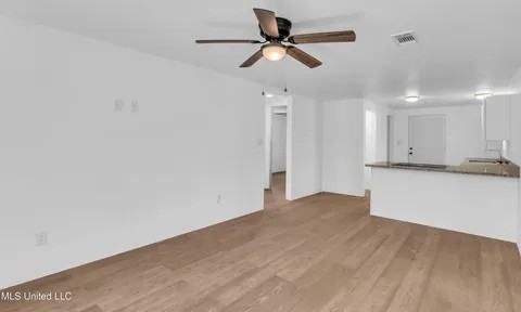 902 Dicks St #NA - Photo 2 of 11