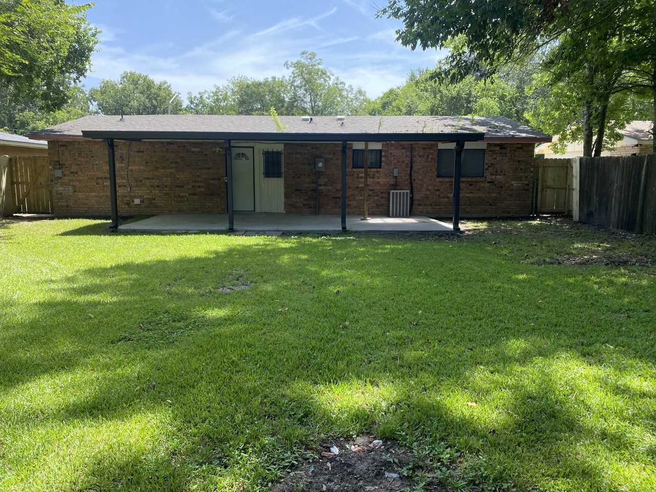 5669 Hartford Ave #NA - Photo 2 of 13