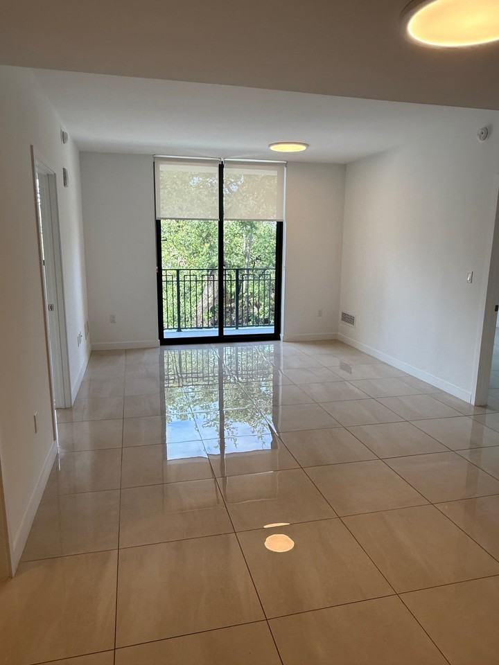 1425 Northwest 15th Street #303 - Photo 2 of 7