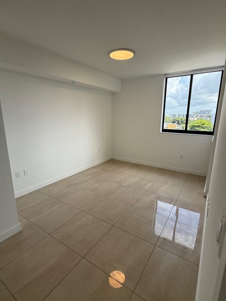 1425 Northwest 15th Street #303 - Photo 5 of 7