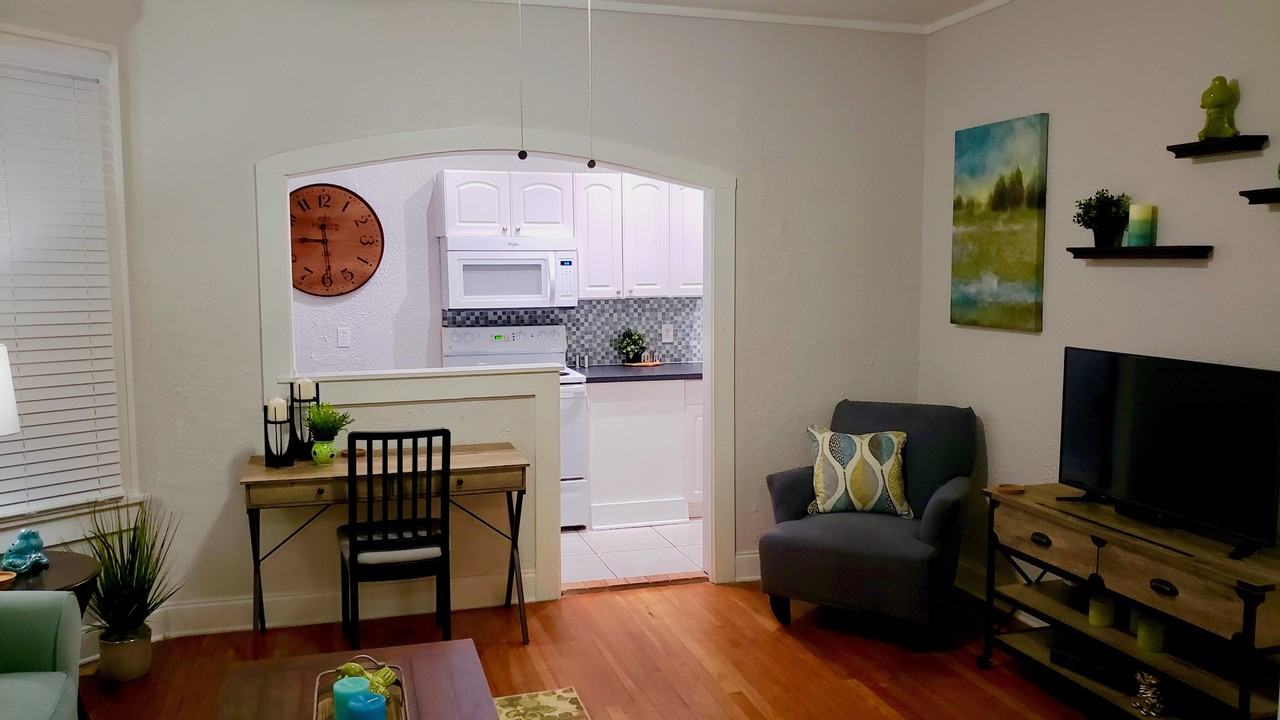 407 S Melville Ave #10 - Photo 3 of 5