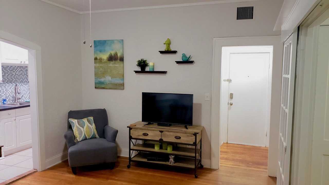 407 S Melville Ave #10 - Photo 4 of 5