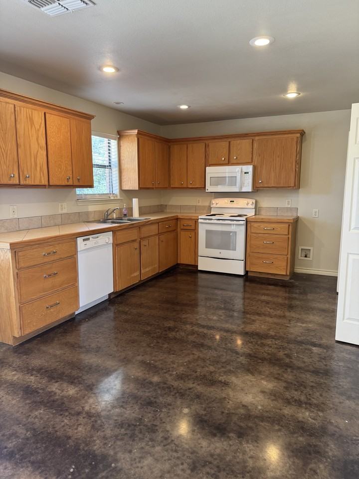 1775 Blessed Ln #B - Photo 3 of 13