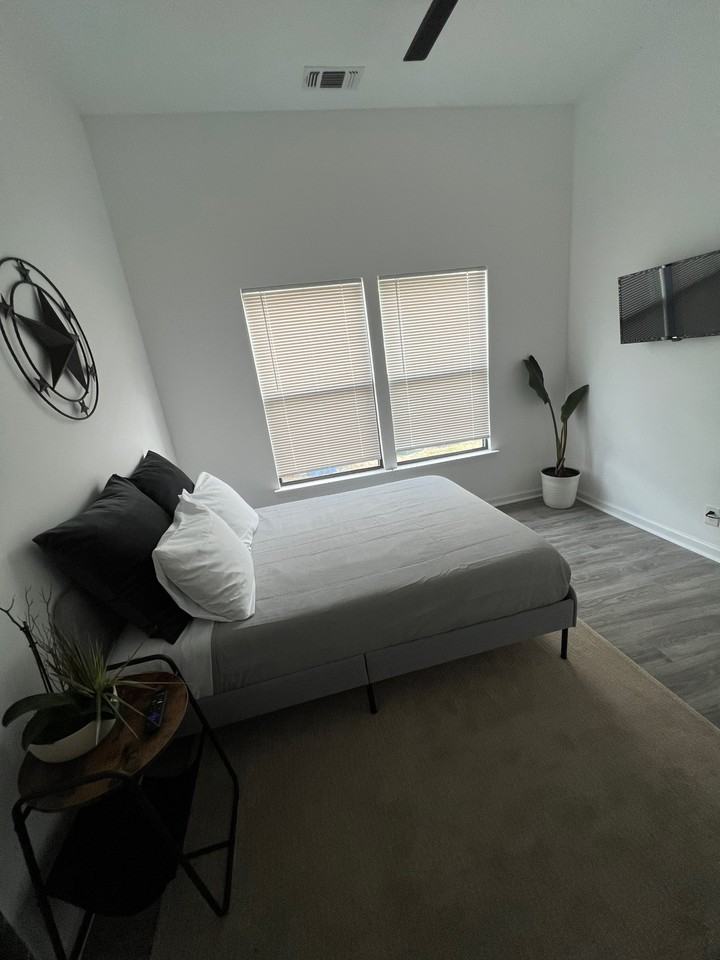 220 N Mesquite St #1 - Photo 3 of 9