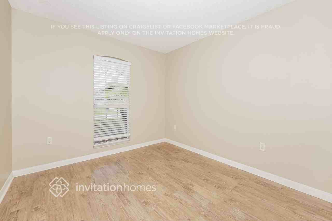 7314 Carillon Ave - Photo 4 of 9