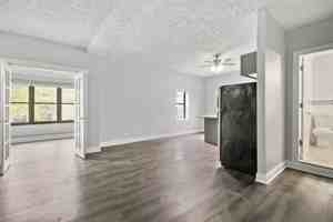 featured image of 4555 N Malden St