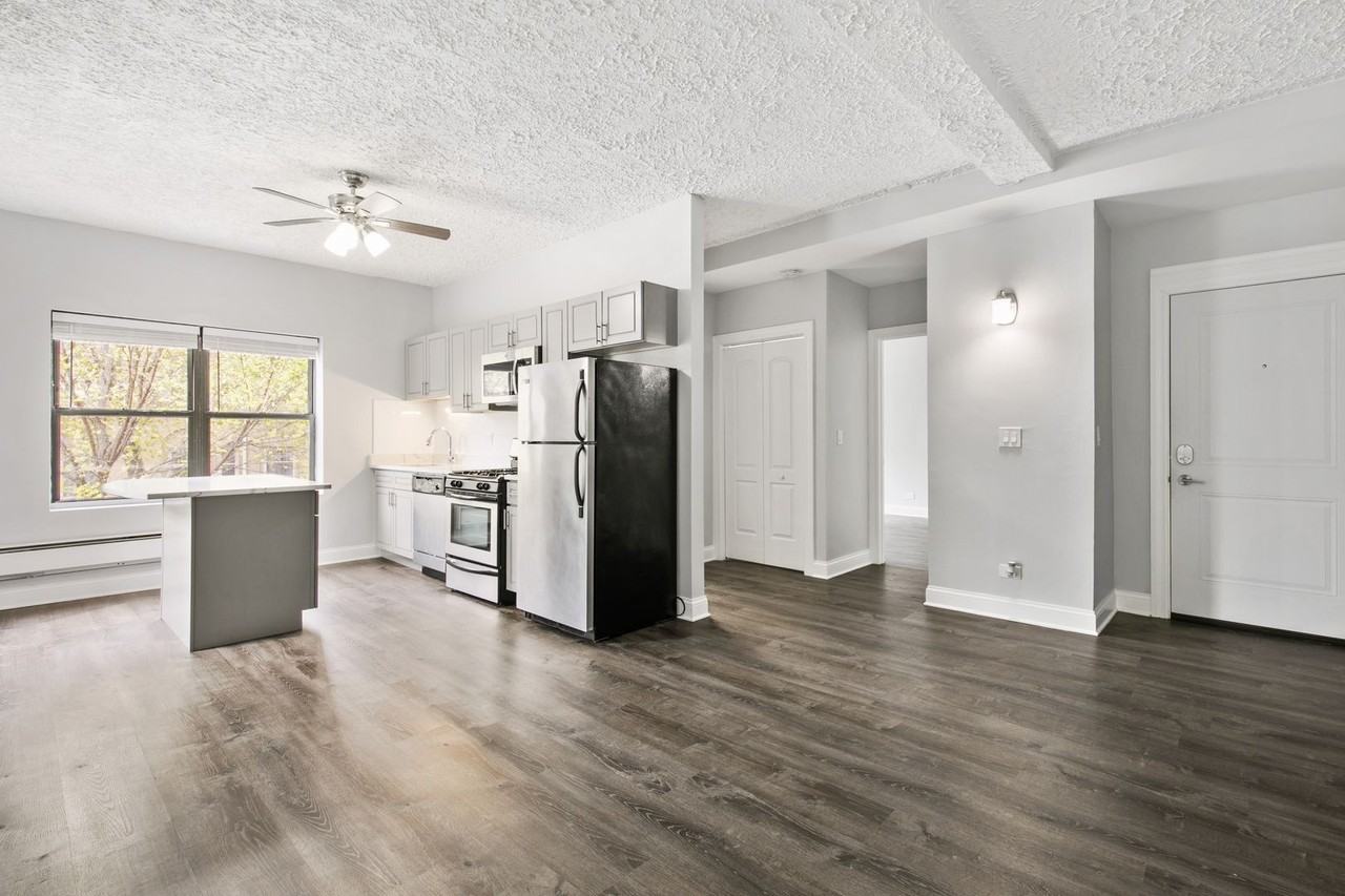 4555 N Malden St - Photo 2 of 38