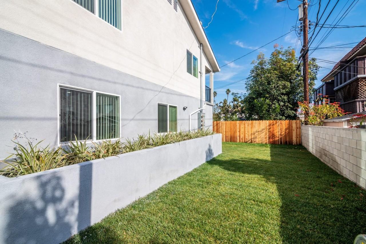 1255 - 1257 1/2 W 8th Street - Photo 7 of 30