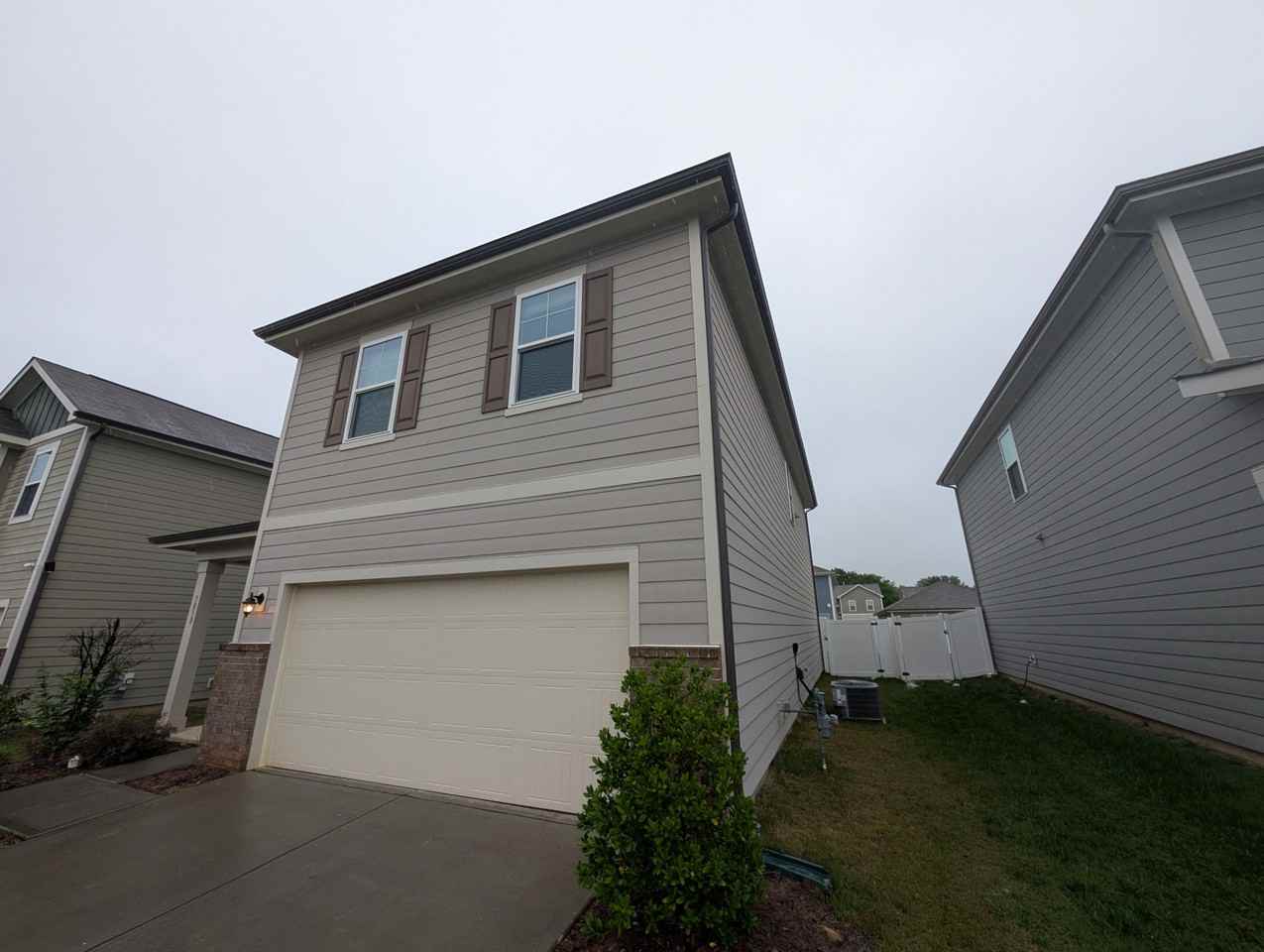 3030 Eastcott Ave - Photo 3 of 27
