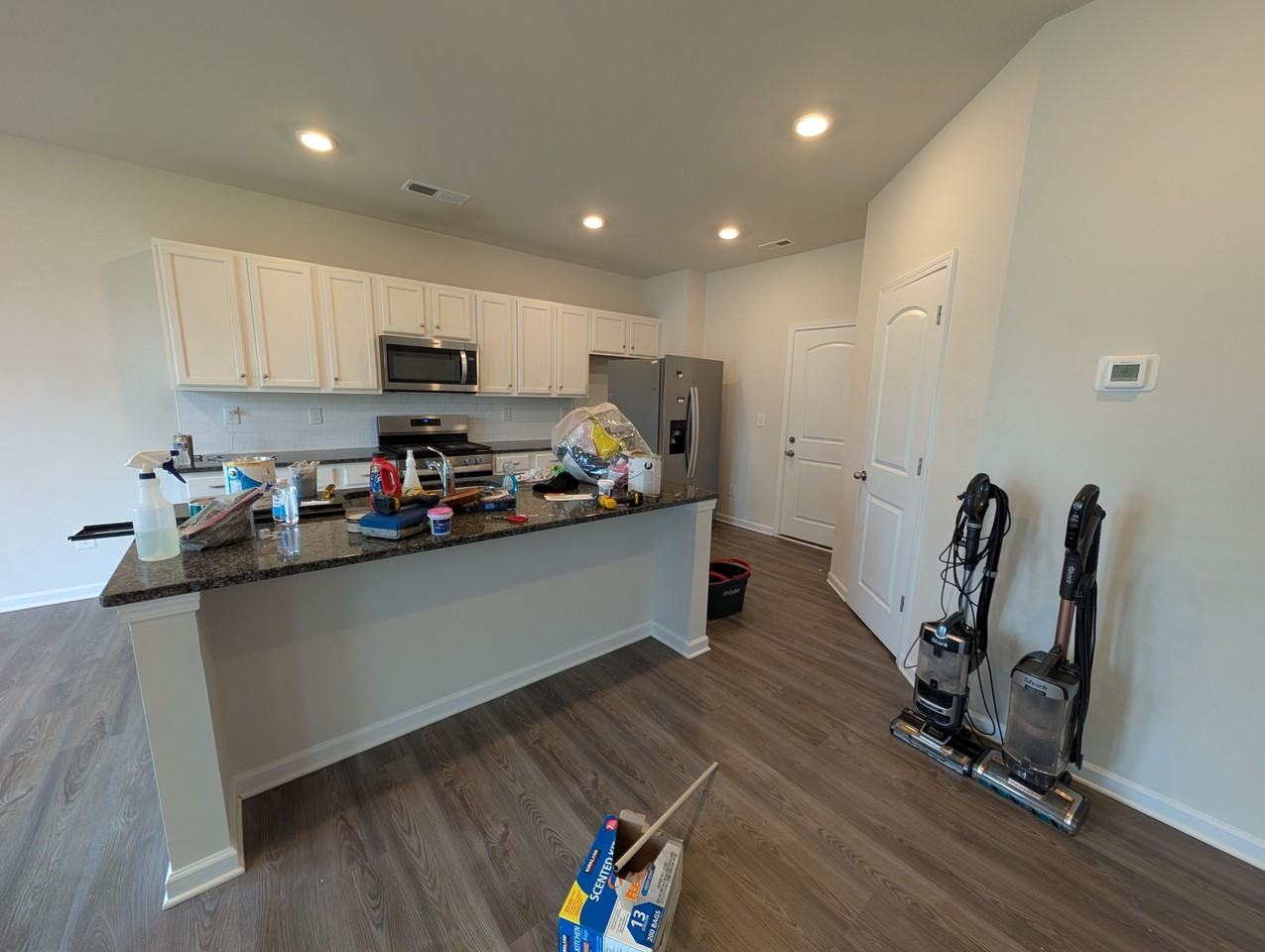 3030 Eastcott Ave - Photo 5 of 27