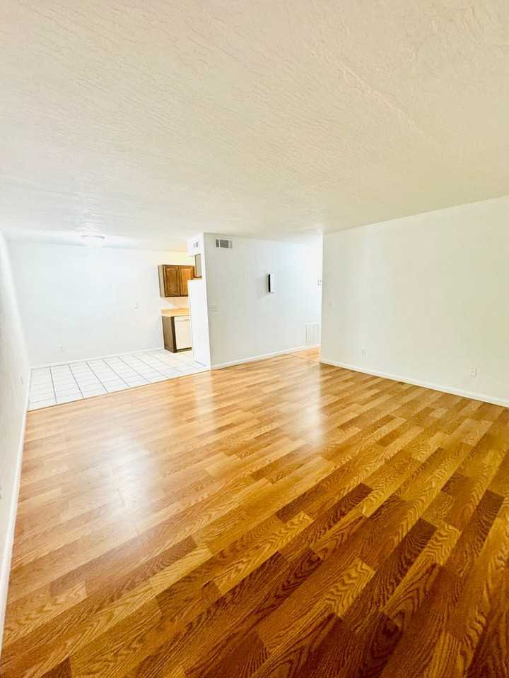 2160 Forest Knoll Dr Ne #102 - Photo 4 of 17