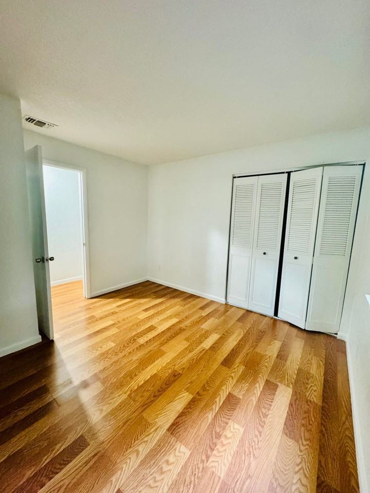 2160 Forest Knoll Dr Ne #102 - Photo 5 of 17