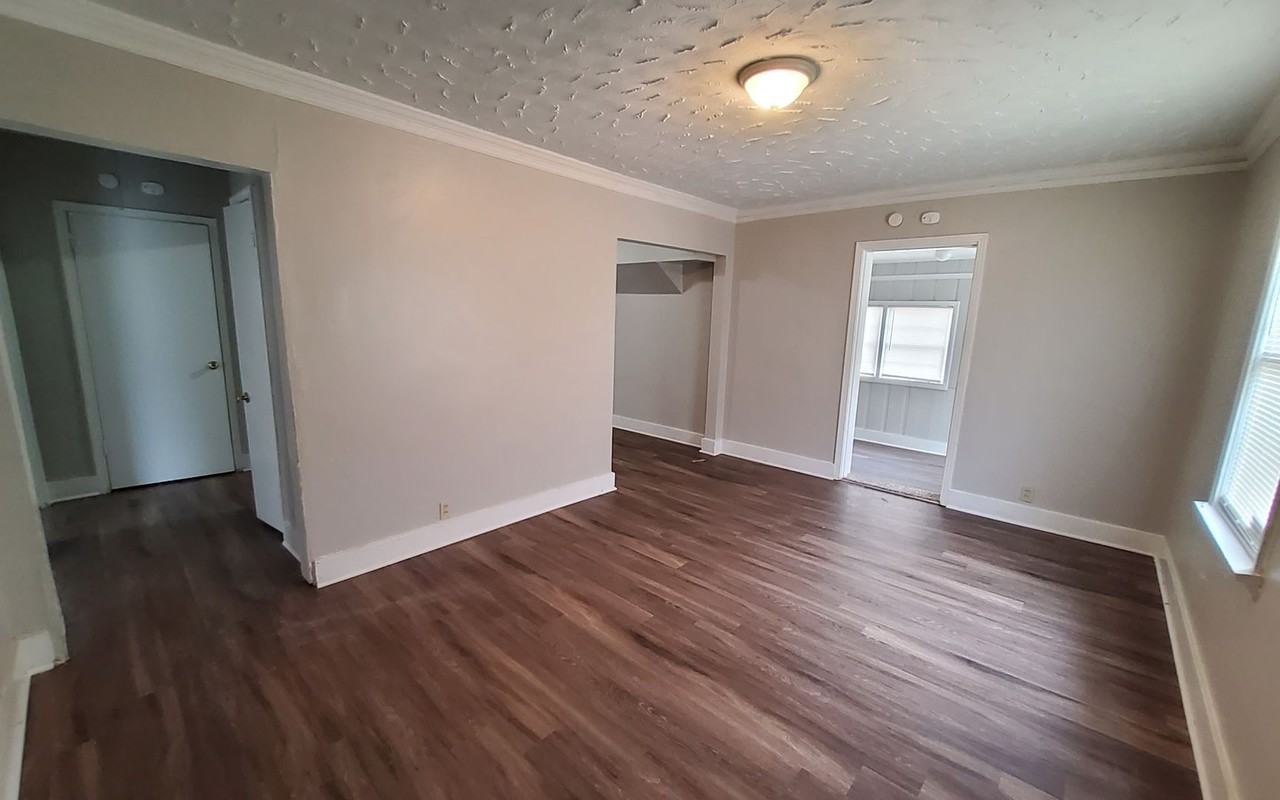 1895 S Lauderdale St - Photo 4 of 9