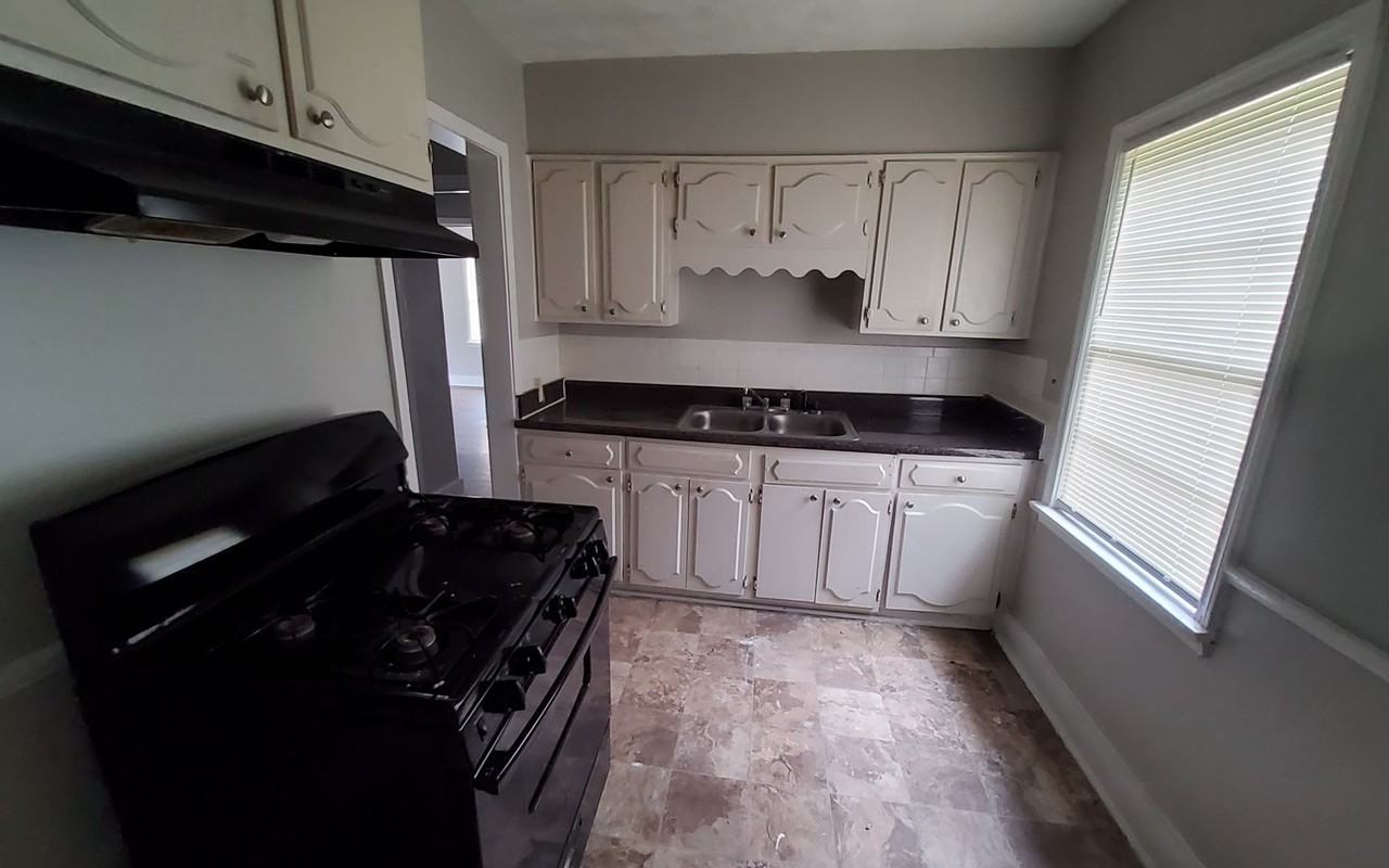 1895 S Lauderdale St - Photo 7 of 9