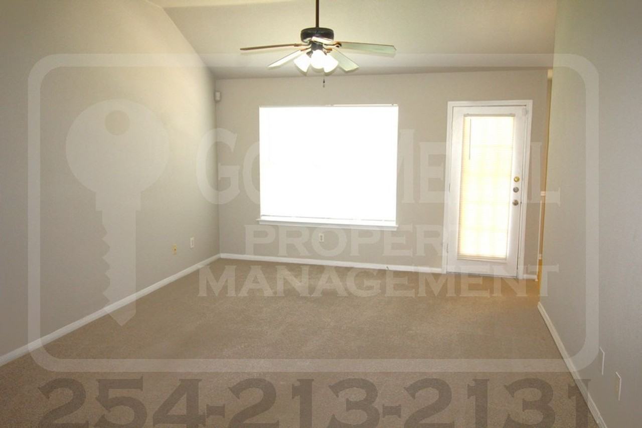 302 James Loop - Photo 4 of 30