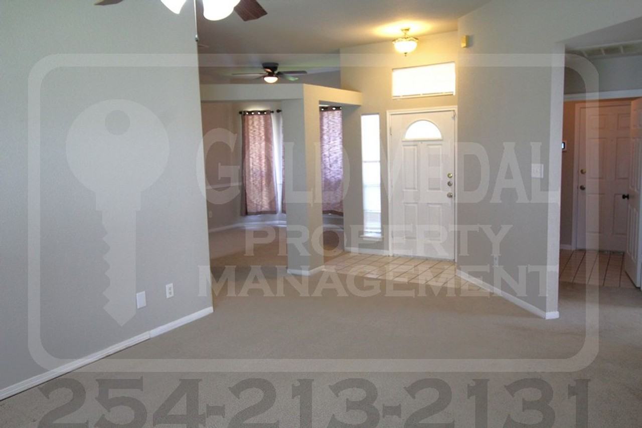 302 James Loop - Photo 5 of 30