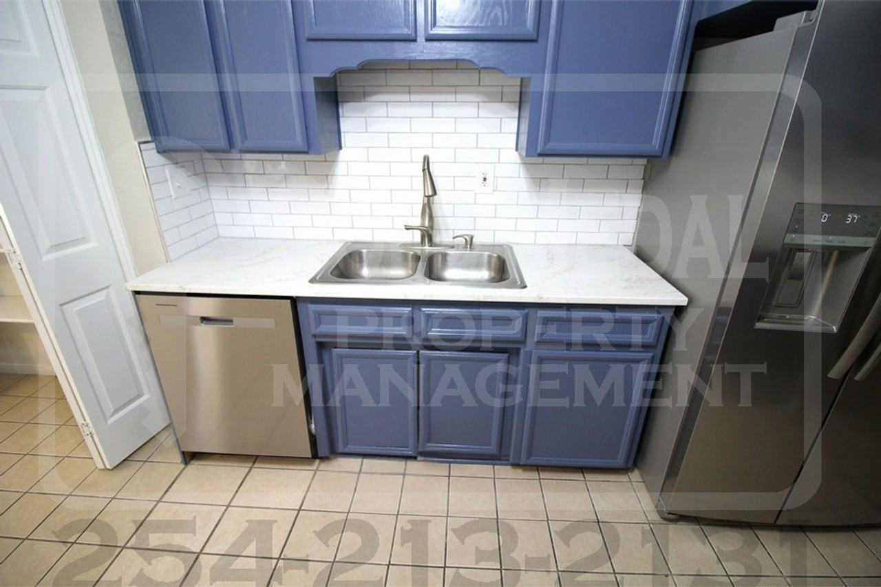 302 James Loop - Photo 6 of 30