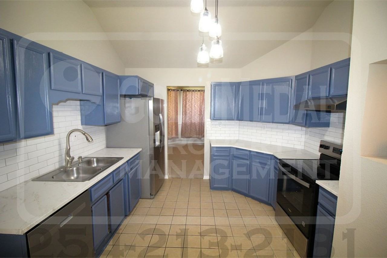 302 James Loop - Photo 7 of 30