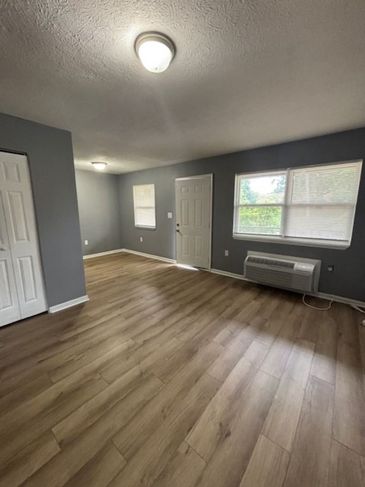 433 Wood Creek Dr. - Photo 5 of 22