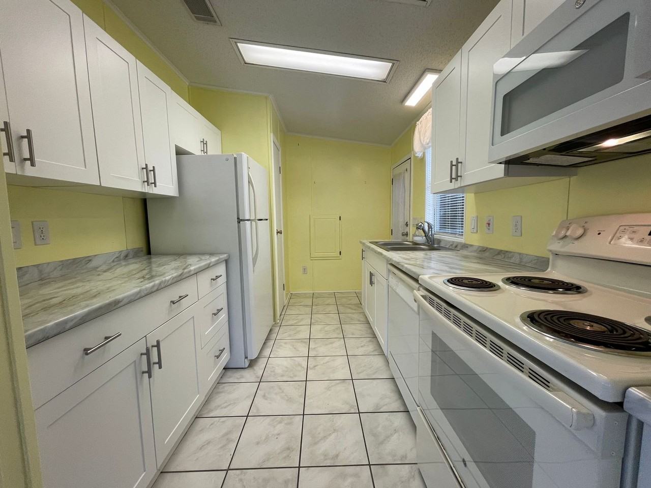 1204 Calusa Dr - Photo 5 of 23