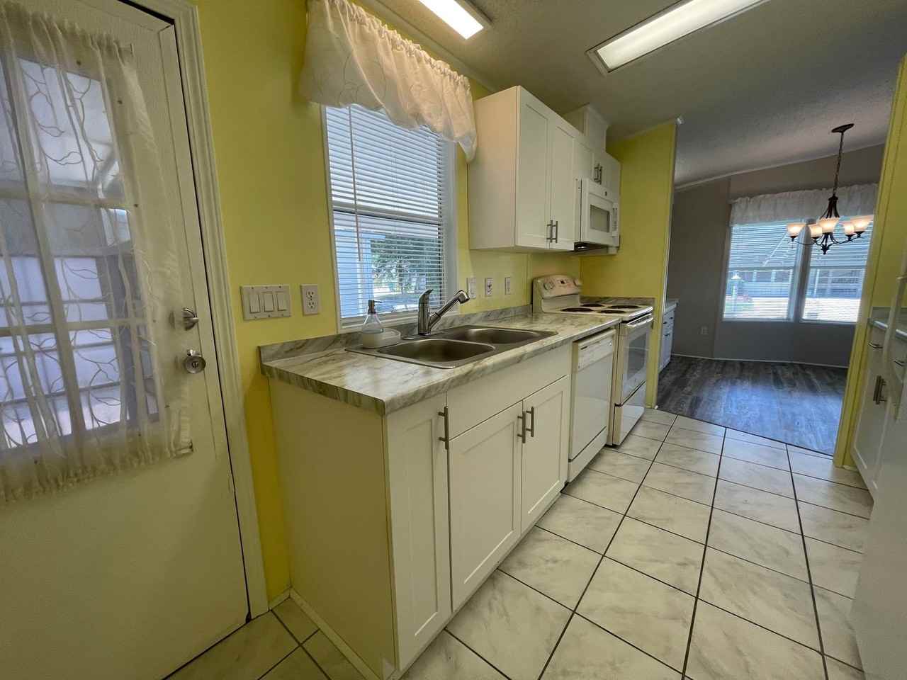 1204 Calusa Dr - Photo 7 of 23