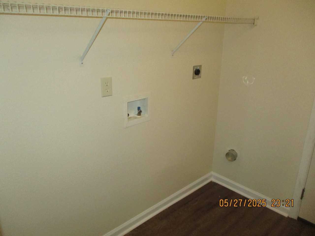 2907 Harvest Ln - Photo 2 of 9