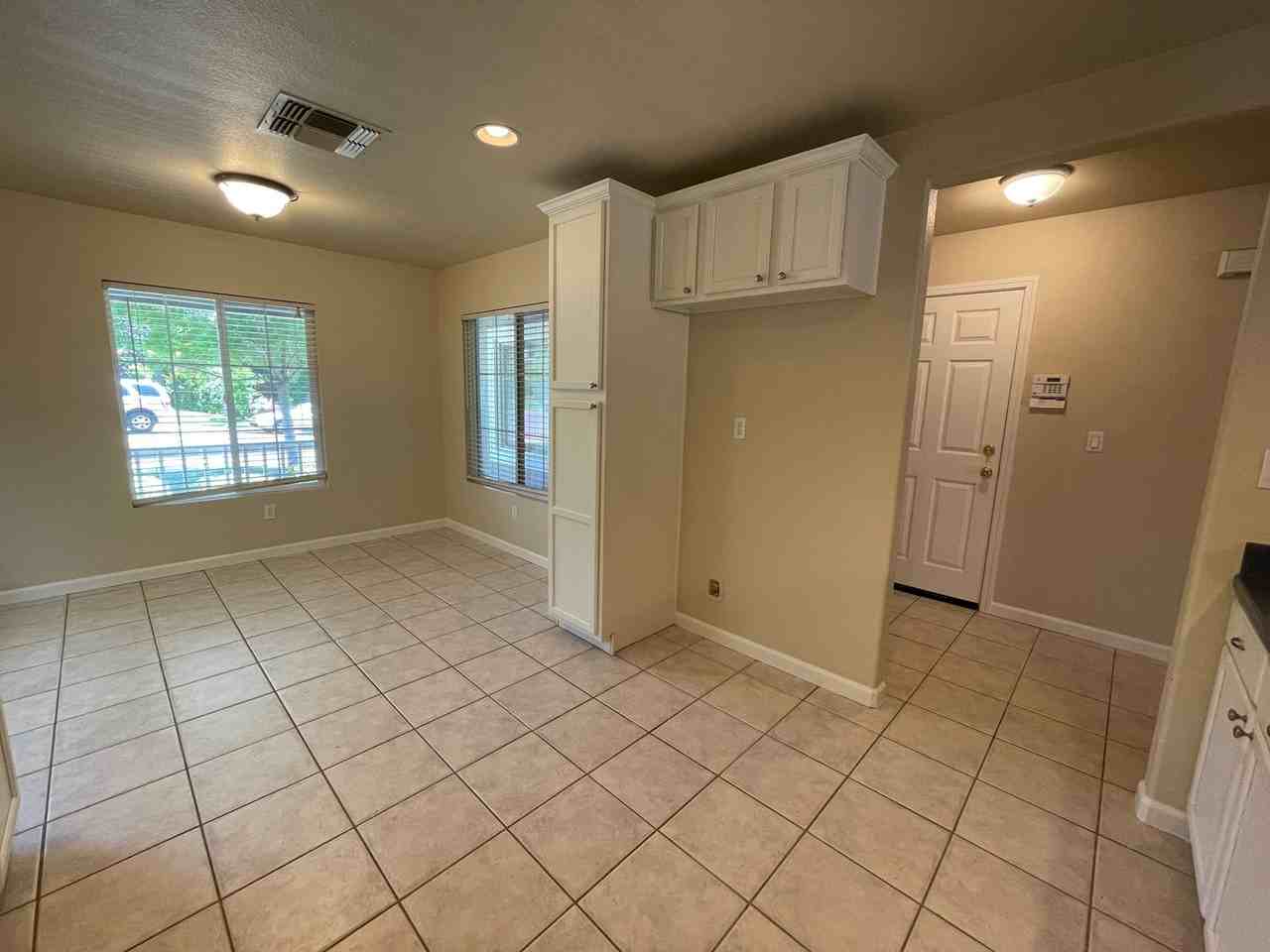 1862 Dysart Way - Photo 4 of 12