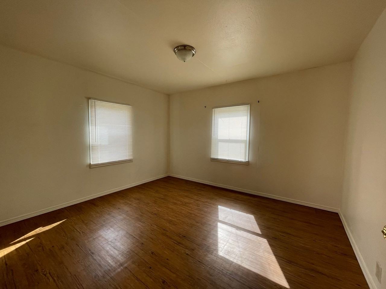 442 W Fair St - Photo 4 of 10