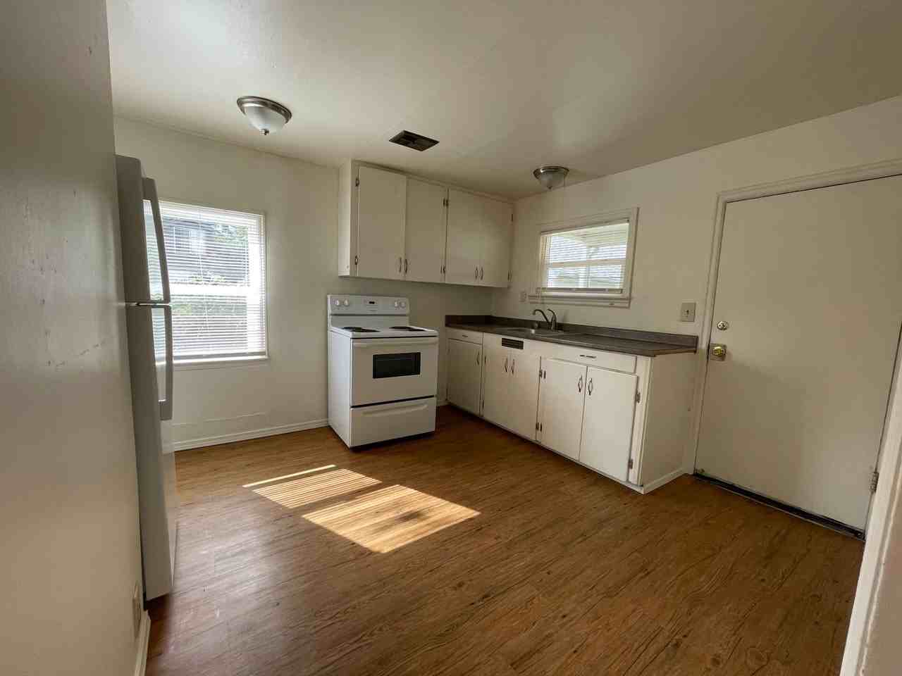 442 W Fair St - Photo 5 of 10