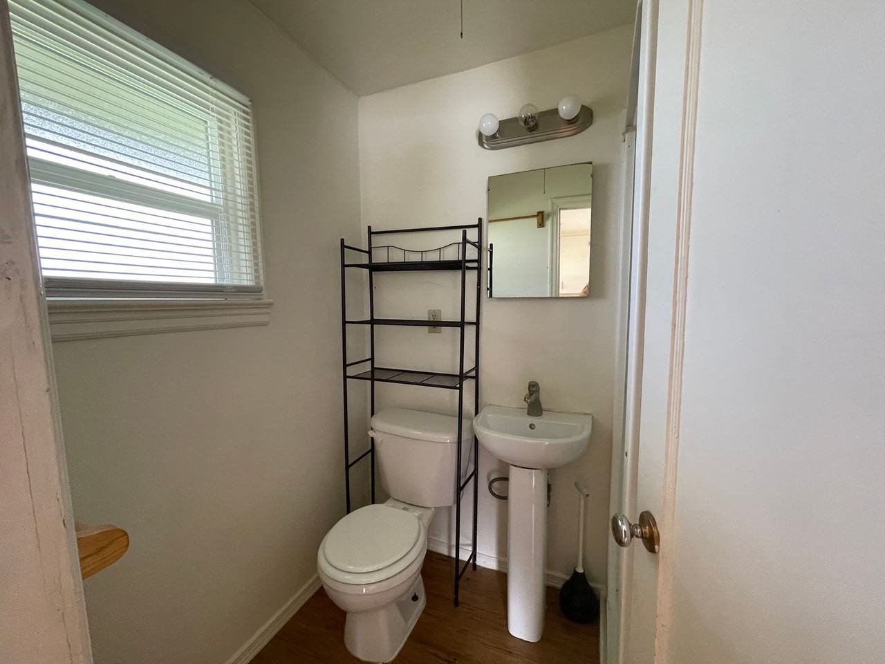 442 W Fair St - Photo 7 of 10