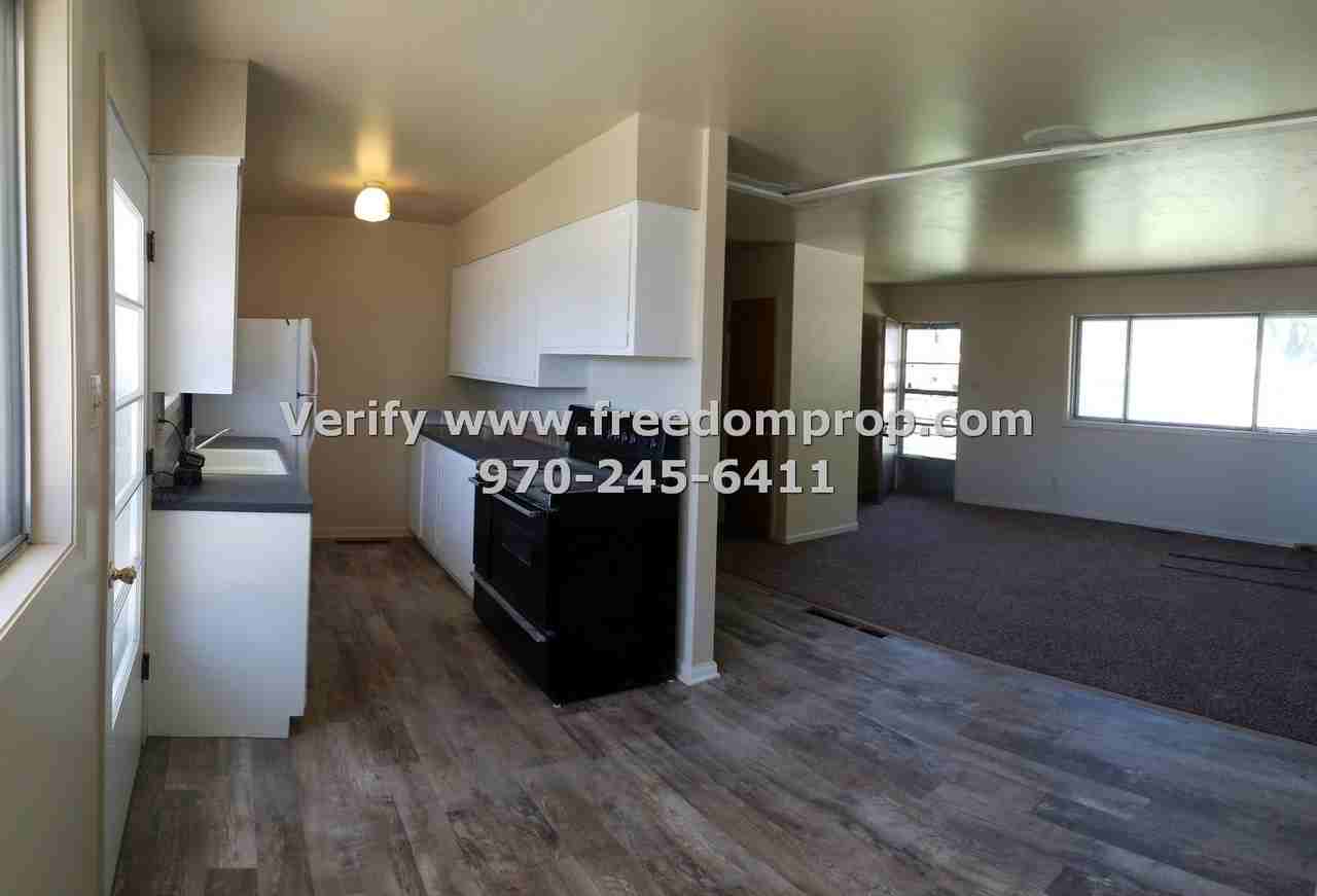 2015 Gunnison Ave - Photo 3 of 8