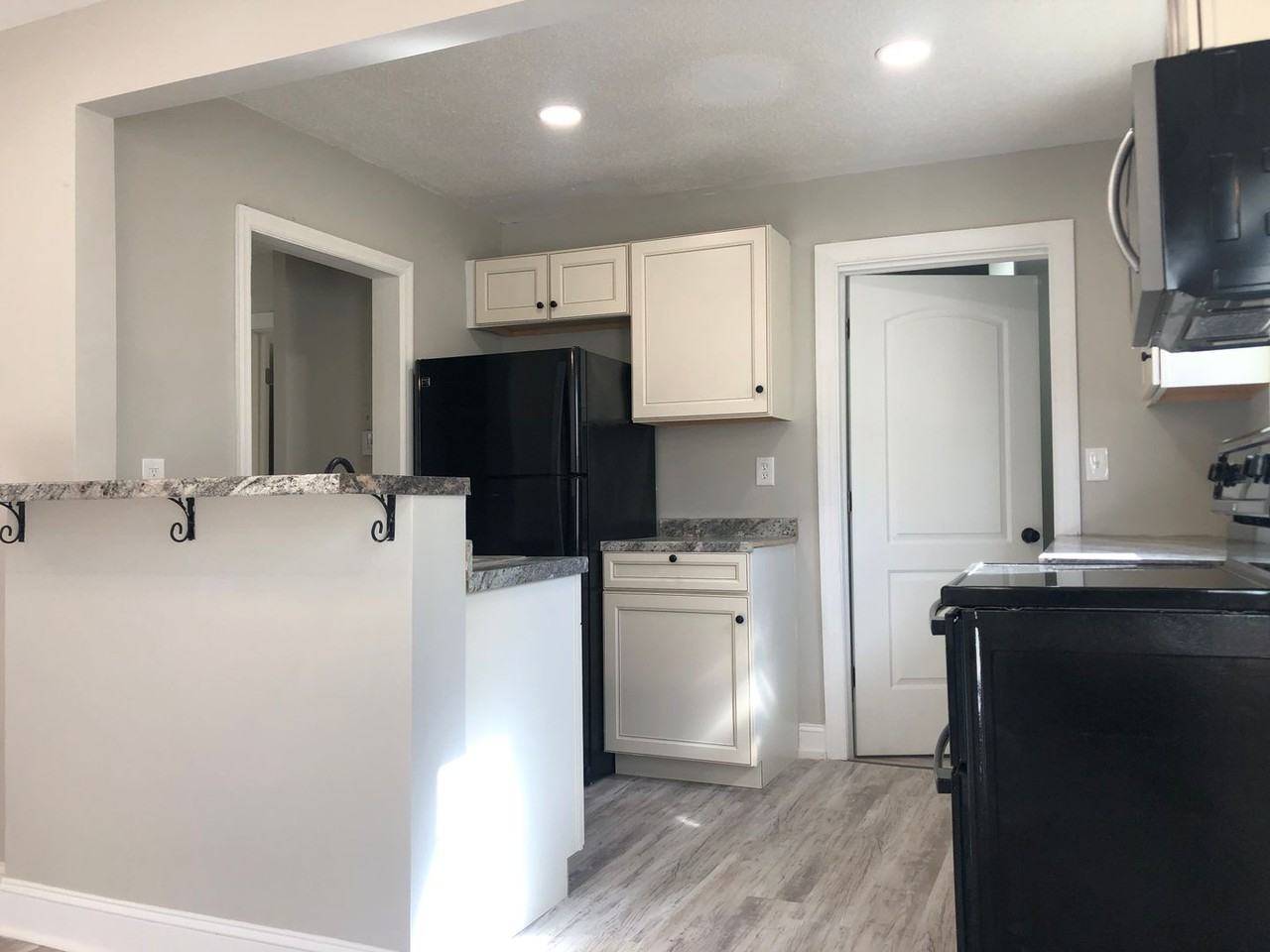 1109 Poston Cir - Photo 5 of 12