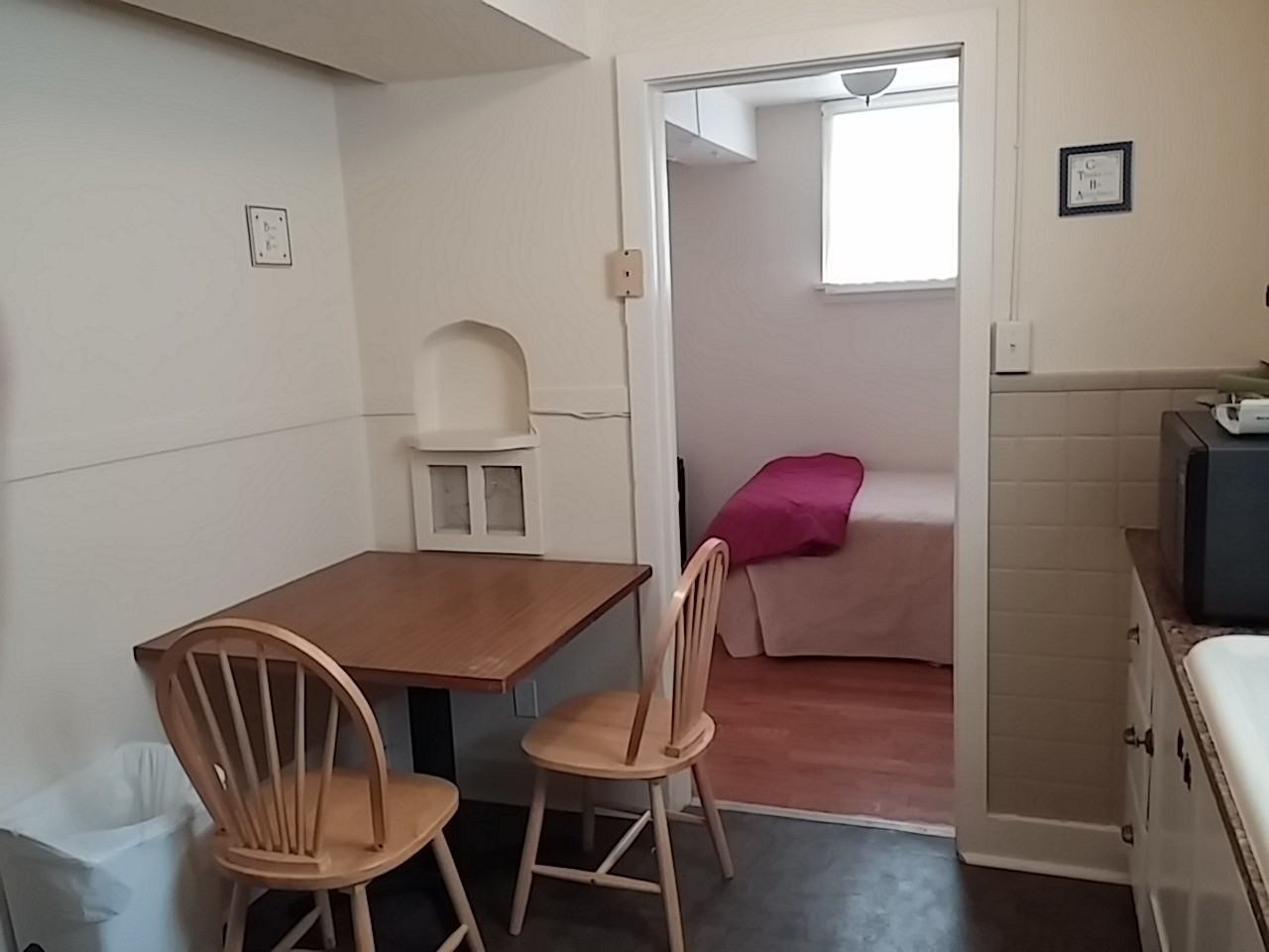 216 1/2 1st St - Photo 3 of 5