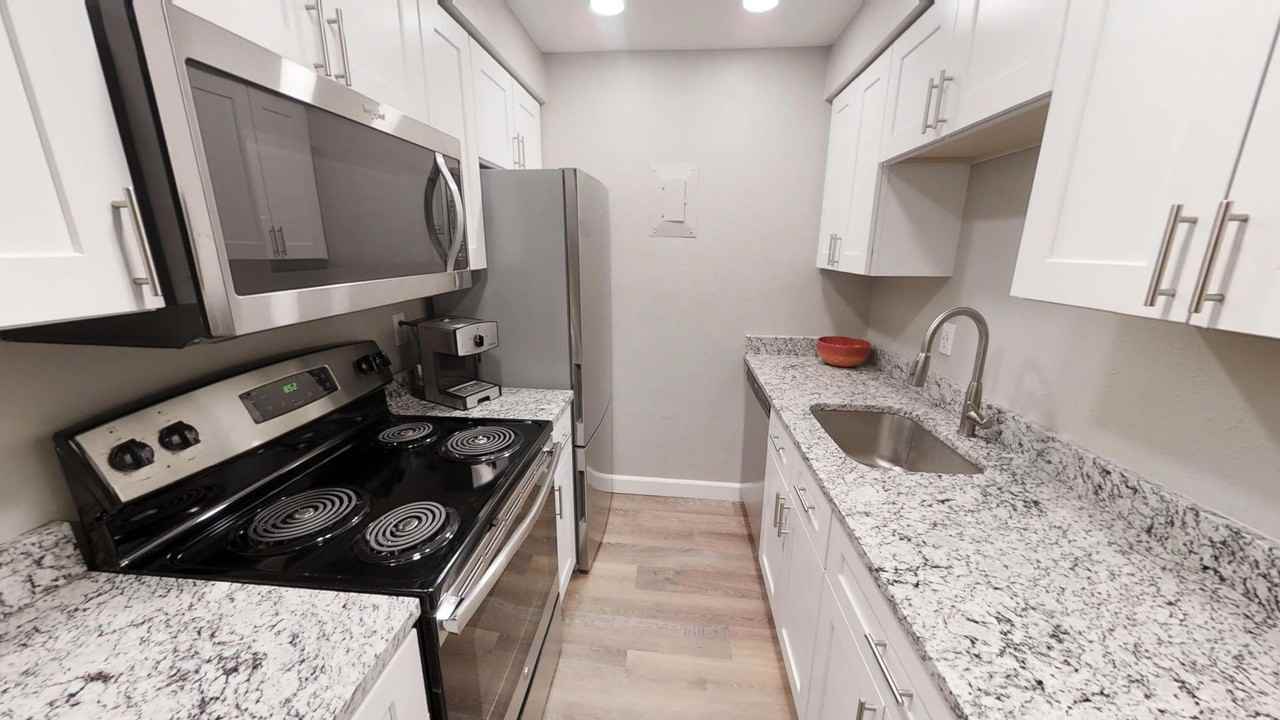 La Fonda Apartments - Photo 5 of 20