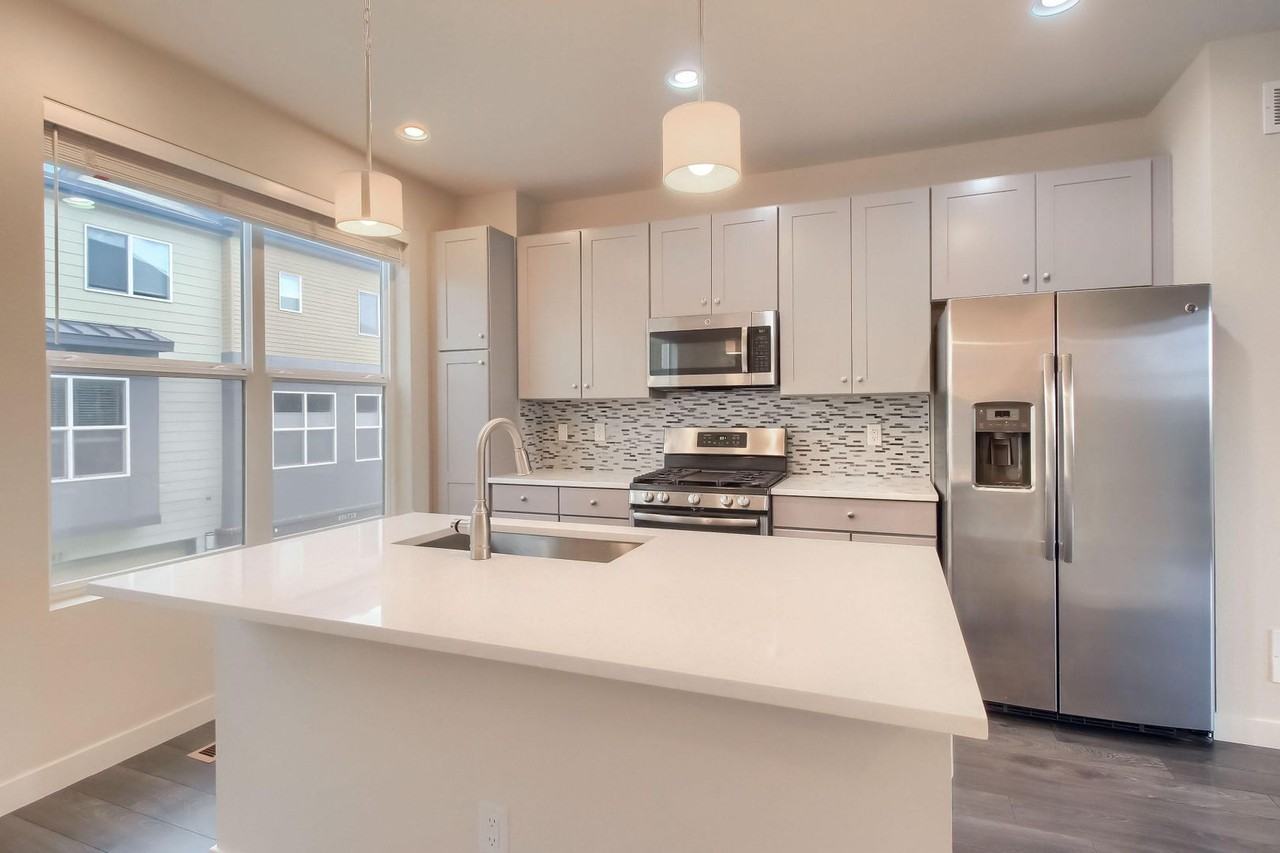 11265 Central Ct - Photo 3 of 50