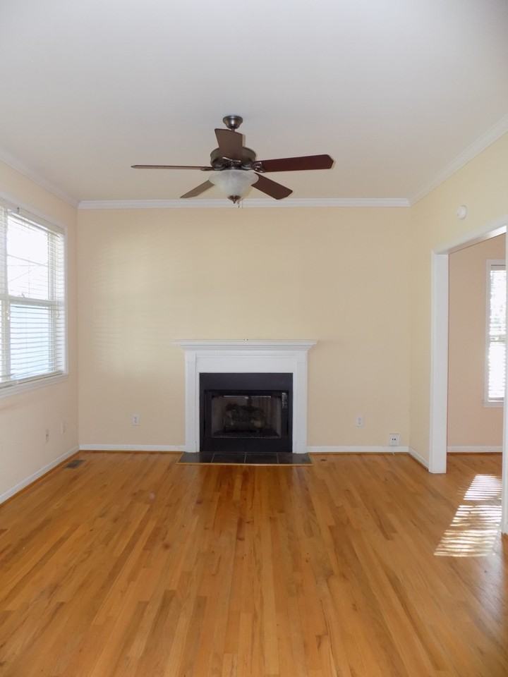 418 Laurel Hill Ln - Photo 3 of 24