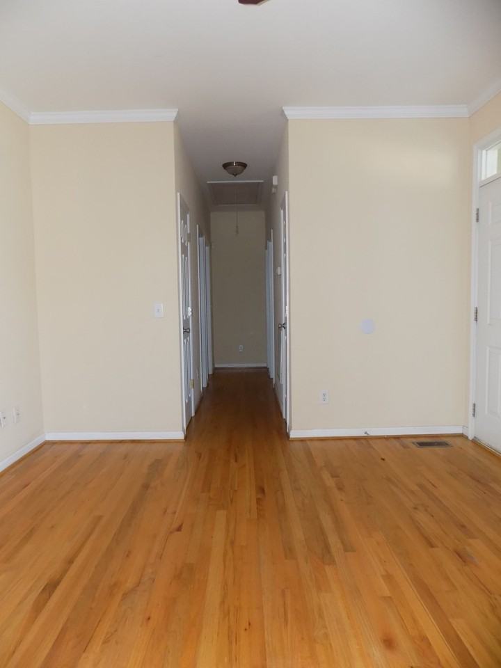 418 Laurel Hill Ln - Photo 6 of 24