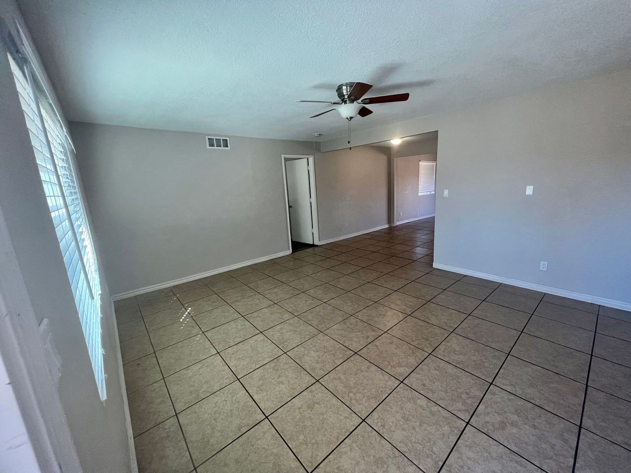 6565 Mojave Ave - Photo 5 of 28