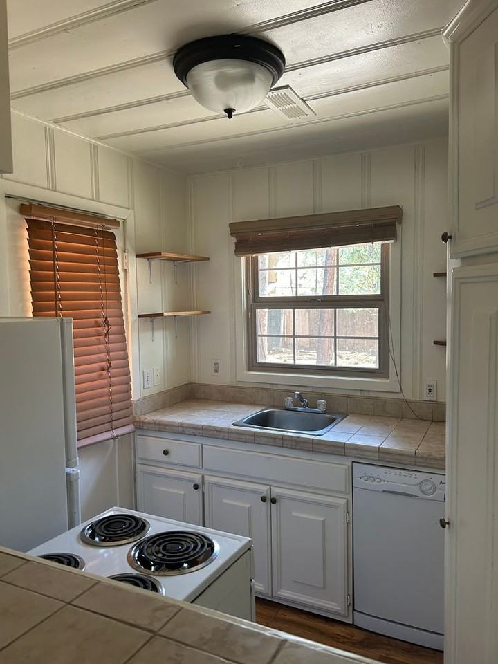 3682 Alder Ave - Photo 2 of 15