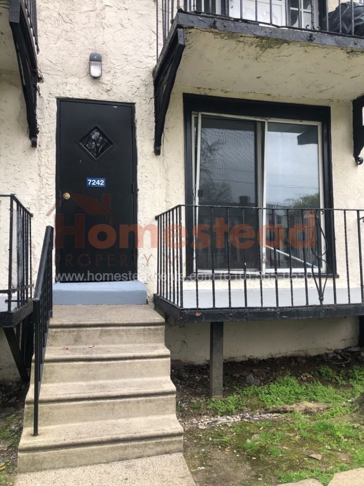 7242 Glenthorne Rd Apt C - Photo 2 of 9