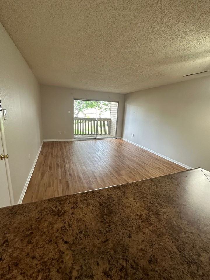 6726 Quail Hollow Ct - Photo 3 of 7